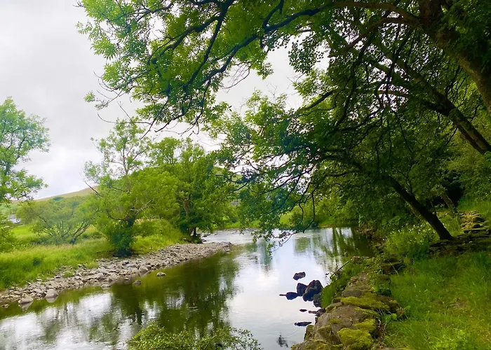 Mount Nestled In The Hills Of The District And Yorkshire Dales Low Borrowbridge